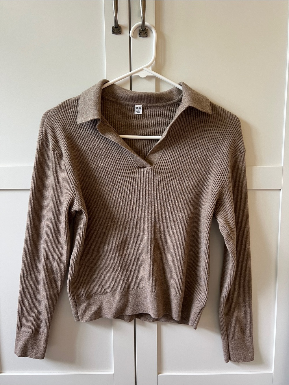 Uniqlo collared v-neck ribbed sweater
